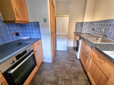 Aveling Close, 2 bedroom House to rent, &pound;1,600 pcm