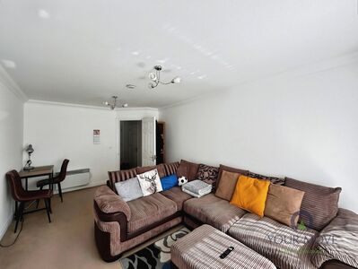 2 bedroom Flat for sale