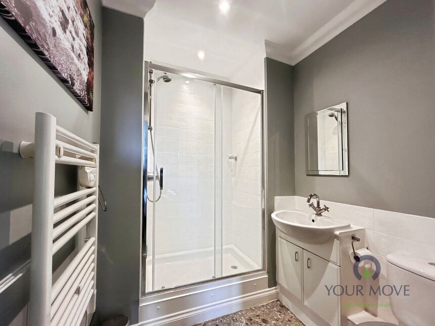 En-Suite Bathroom