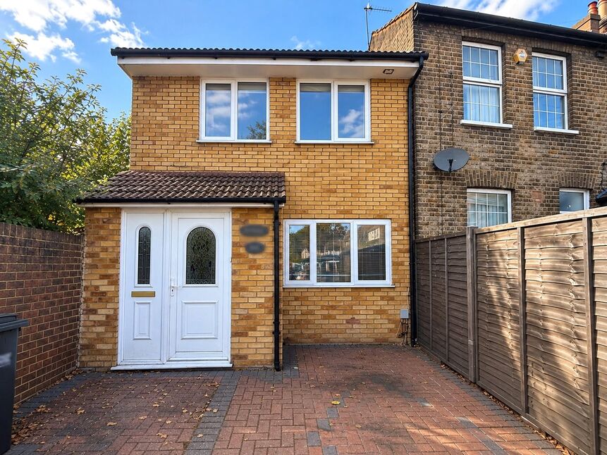 Main image of 3 bedroom Semi Detached House to rent, Whitehorse Road, Croydon, CR0