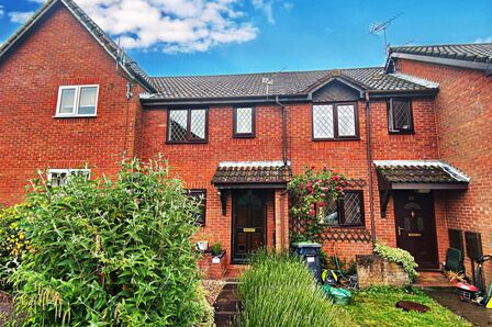 Damask Gardens, 2 bedroom Mid Terrace House to rent, £1,250 pcm