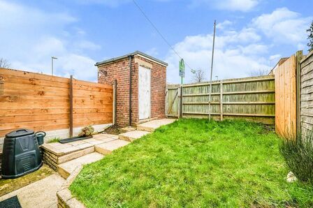 Totton Walk, 3 bedroom Mid Terrace House to rent, £1,350 pcm