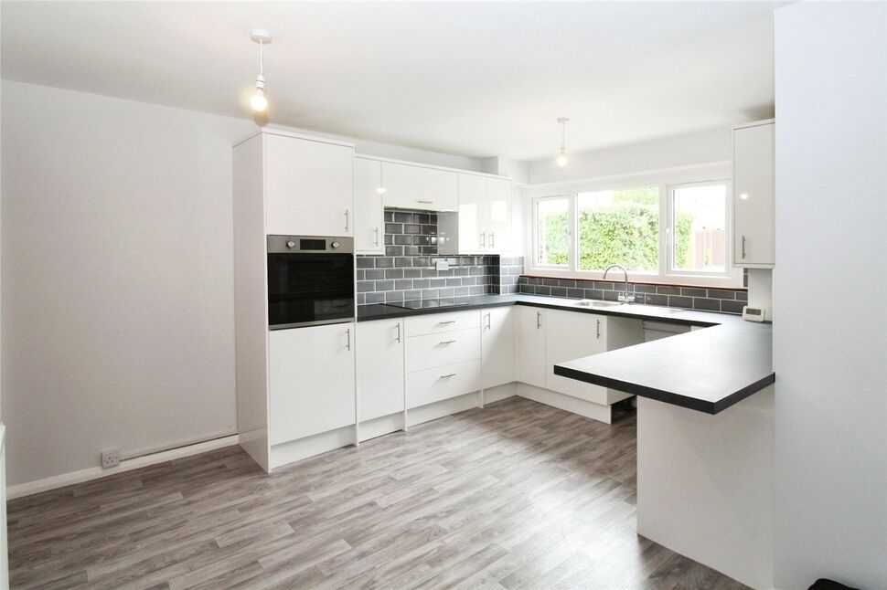 Main image of 3 bedroom Mid Terrace House to rent, Curlew Gardens, Waterlooville, Hampshire, PO8