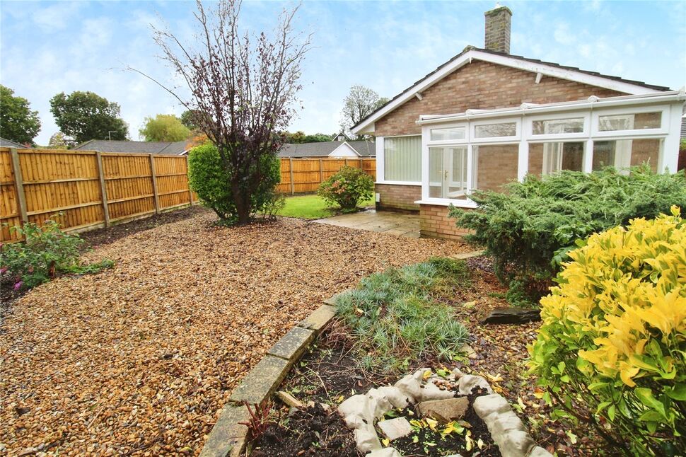 Main image of 3 bedroom Detached Bungalow to rent, Milton Road, Cowplain, Hampshire, PO8