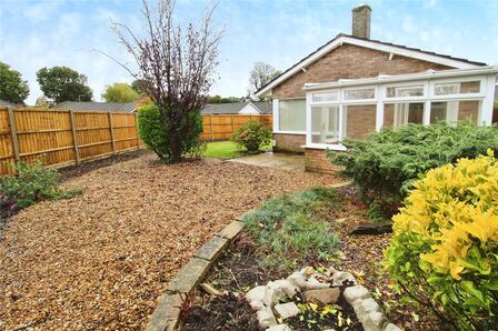 Milton Road, 3 bedroom Detached Bungalow to rent, £1,495 pcm