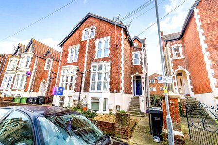 Shaftesbury Road, 1 bedroom  Flat to rent, £925 pcm