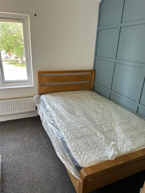 1 bedroom  Room to rent