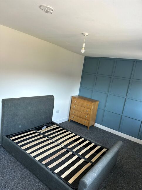 Main image of 1 bedroom Room to rent, Rownhams Road, Havant, Hampshire, PO9