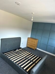 1 bedroom  Room to rent