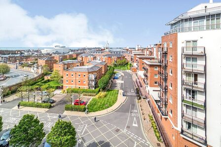 Gunwharf Quays, 2 bedroom  Flat to rent, £1,400 pcm