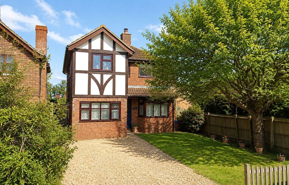 Main image of 4 bedroom Detached House for sale, Victoria Road, Hayling Island, Hampshire, PO11