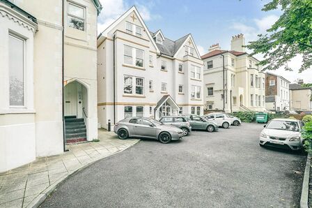 Victoria Road North, 2 bedroom  Flat to rent, £1,250 pcm