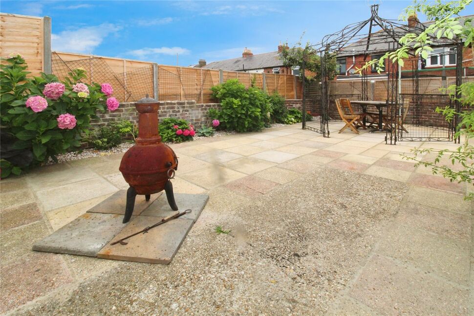 Main image of 2 bedroom  Flat to rent, Warren Avenue, Southsea, Hampshire, PO4