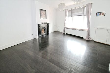 Albert Road, 3 bedroom  Flat to rent, £1,250 pcm