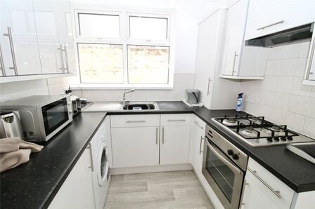 Jubilee Road, 4 bedroom Mid Terrace House to rent, £2,000 pcm