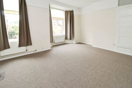Lowcay Road, 2 bedroom  Flat to rent, £1,150 pcm