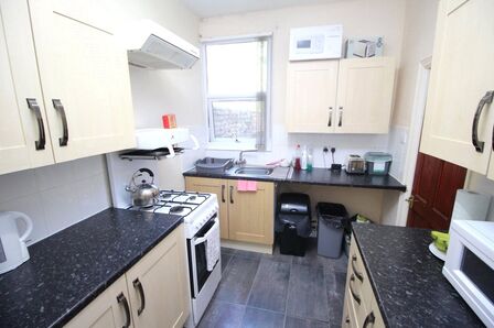 Grayshott Road, 3 bedroom House to rent, &pound;1,600 pcm