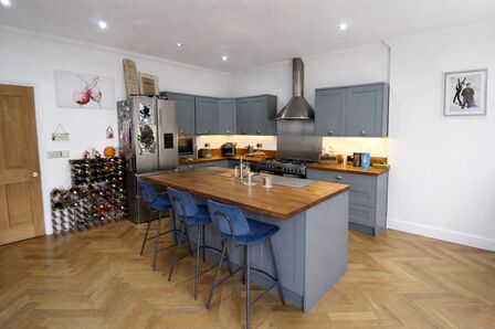 Cavendish Road, 4 bedroom Semi Detached House to rent, &pound;2,500 pcm