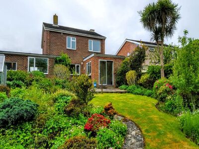 Kennedy Crescent, 3 bedroom Detached House to rent, &pound;1,700 pcm