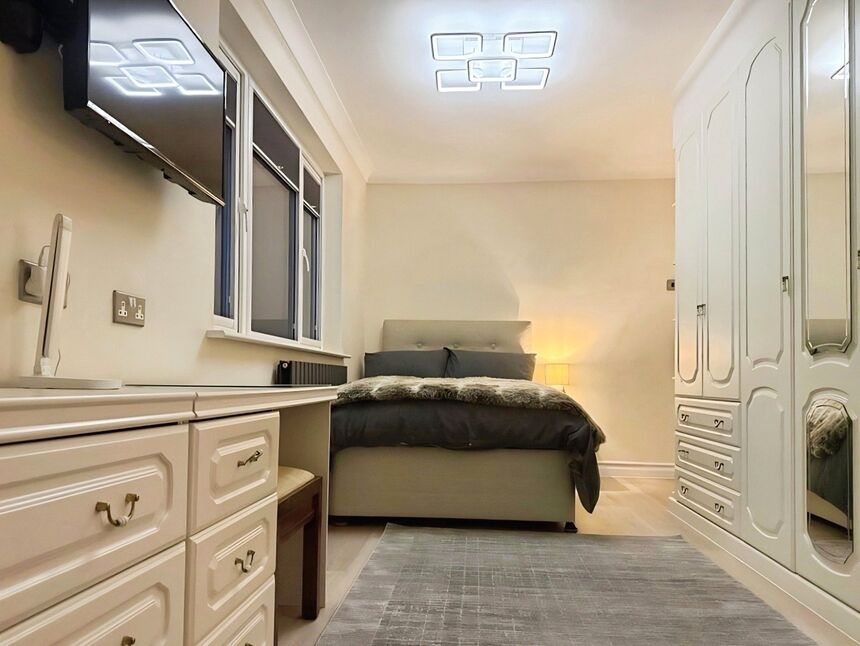 Main image of Room to rent, Christchurch Gardens, Waterlooville, Hampshire, PO7