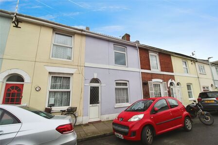 2 bedroom Mid Terrace House for sale