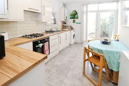 3 bedroom Mid Terrace House for sale