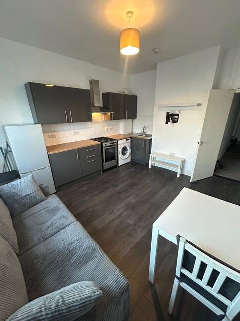 Main image of 1 bedroom Flat to rent, Elm Grove, Southsea, Hampshire, PO5