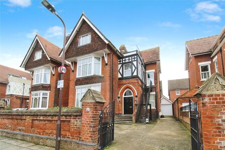 Bruce Road, 2 bedroom Flat to rent, &pound;1,150 pcm