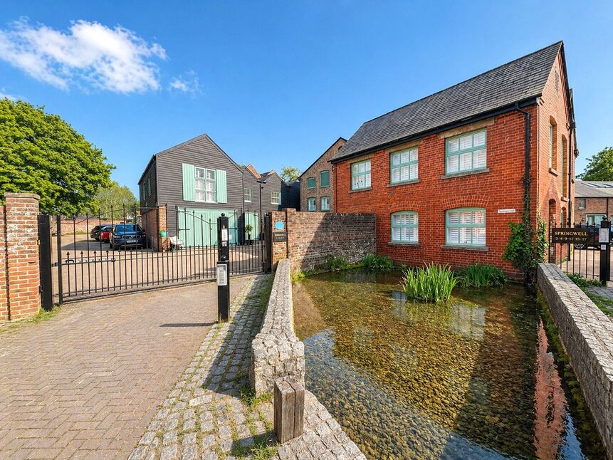 2 bedroom Flat for sale