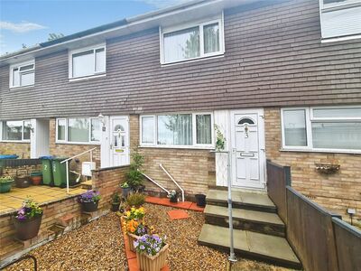 Shooters Hill Close, 2 bedroom Mid Terrace House to rent, &pound;1,300 pcm