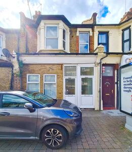 Church Road, 2 bedroom  Flat for sale, £450,000