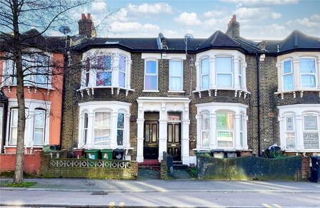 Lea Bridge Road, 2 bedroom  Flat to rent, £1,800 pcm