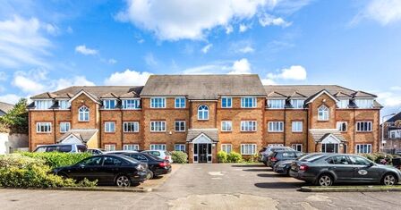 Gillards Mews, 2 bedroom Flat to rent, &pound;1,800 pcm