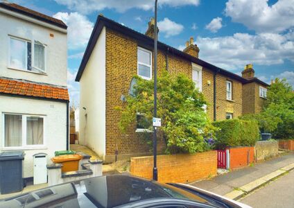 2 bedroom End Terrace House for sale