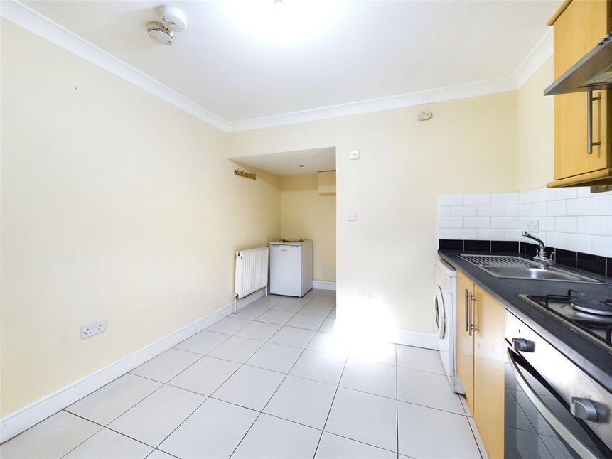 1 bedroom Flat to rent, Penrhyn Crescent, Walthamstow, London, E17 £