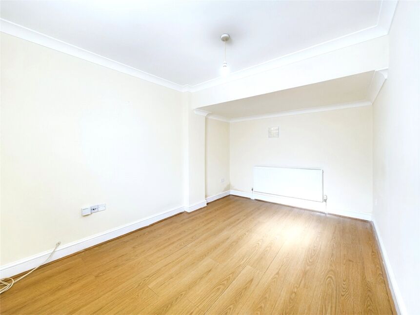 1 bedroom Flat to rent, Penrhyn Crescent, Walthamstow, London, E17 £