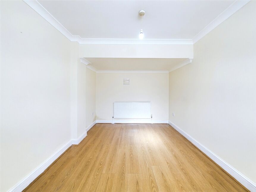 1 bedroom Flat to rent, Penrhyn Crescent, Walthamstow, London, E17 £