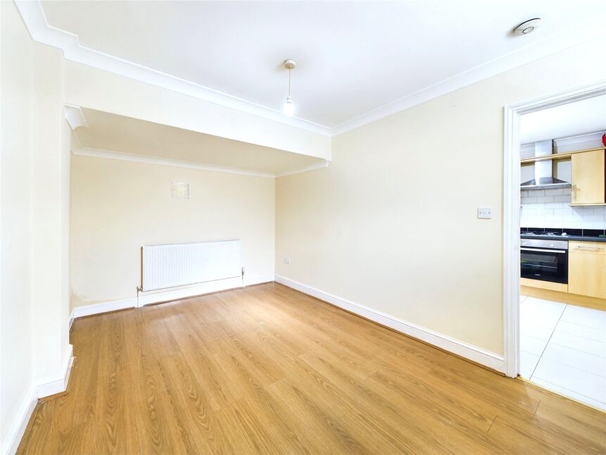 1 bedroom Flat to rent, Penrhyn Crescent, Walthamstow, London, E17 £