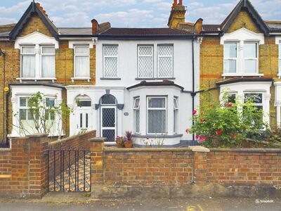 Erskine Road, 3 bedroom Mid Terrace House for sale, £850,000