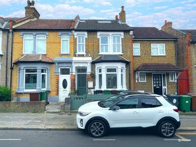 Winchester Road, 2 bedroom Flat to rent, &pound;2,000 pcm