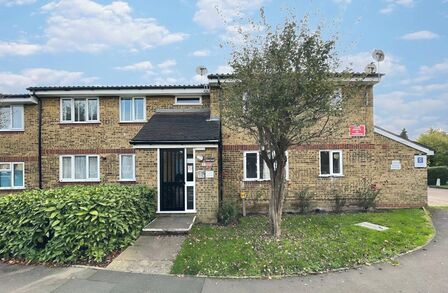Luther King Close, 1 bedroom Flat to rent, &pound;1,400 pcm