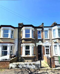 Borwick Avenue, 2 bedroom  Flat for sale, £350,000