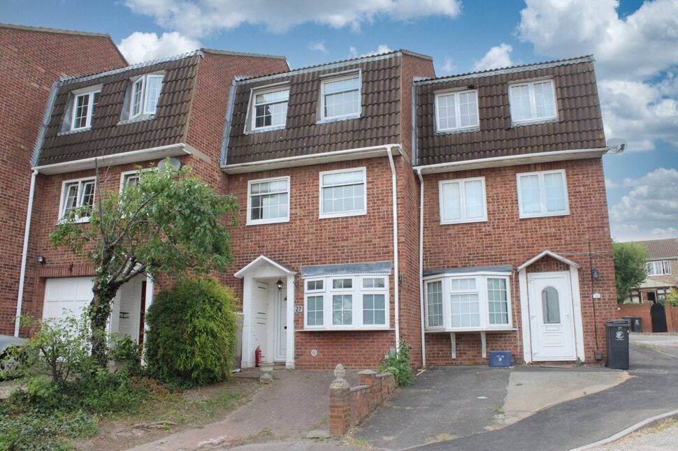 Main image of  Room to rent, Regency Close, Chigwell, Essex, IG7