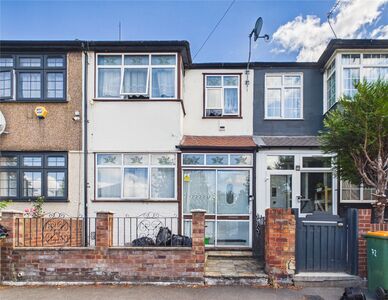 Baxter Road, 3 bedroom House to rent, &pound;2,200 pcm
