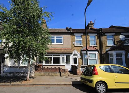 Cazenove Road, 2 bedroom  House to rent, £1,950 pcm