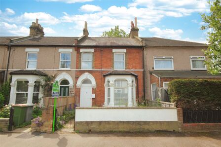 3 bedroom Mid Terrace House for sale