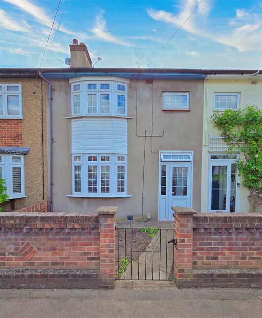 3 bedroom Mid Terrace House for sale
