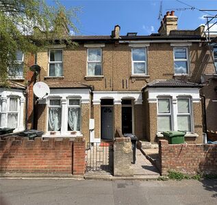 Dunton Road, 2 bedroom  Flat to rent, £1,600 pcm
