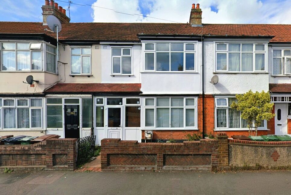 Main image of 3 bedroom Mid Terrace House for sale, Fulbourne Road, Walthamstow, E17