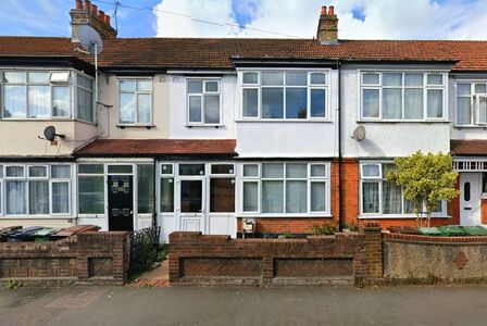 3 bedroom Mid Terrace House for sale